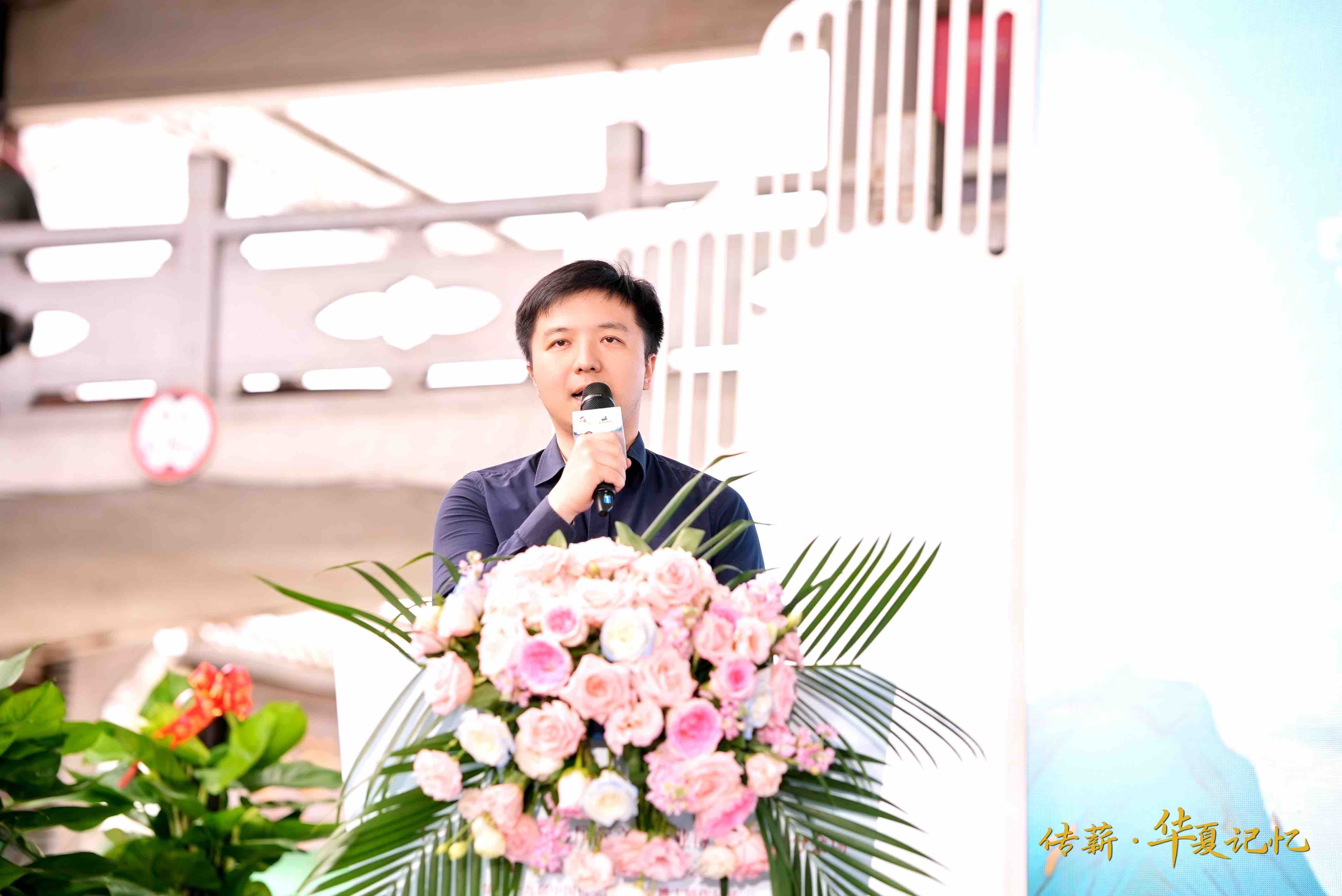 深圳古玩城副董事长卓杰.jpg