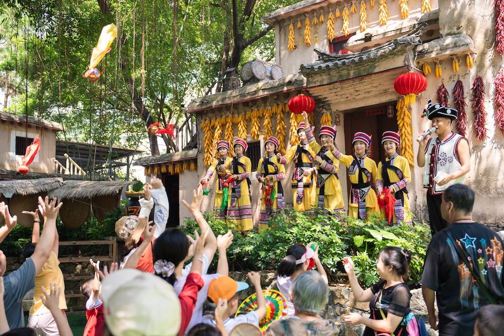 《阿诗玛的故乡》彝族风情表演现场.jpg